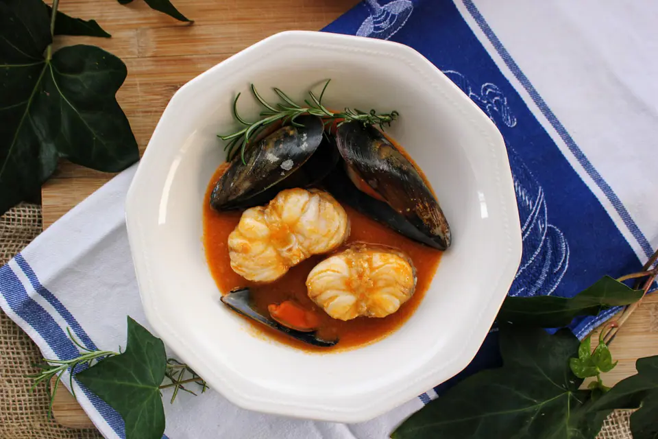 caldereta-de-rape-con-mejillones